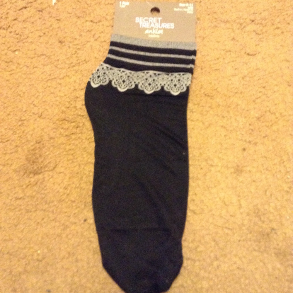 NWT decorative ankle socks